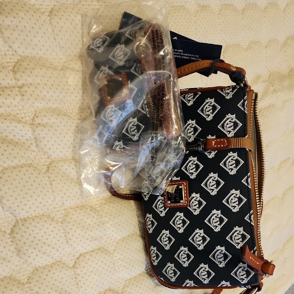 Tampa Bay Rays Dooney & Bourke Top Zip Crossbody Purse - Picture 7 of 12